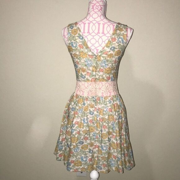 Top Shop Scoop neck floral button back dress - Picture 2 of 2